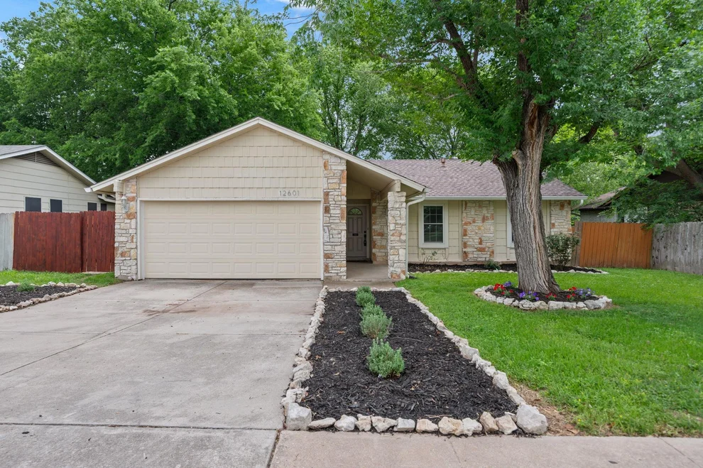 Unit for sale at 12601 Lamplight Village Ave, Austin, TX 78727