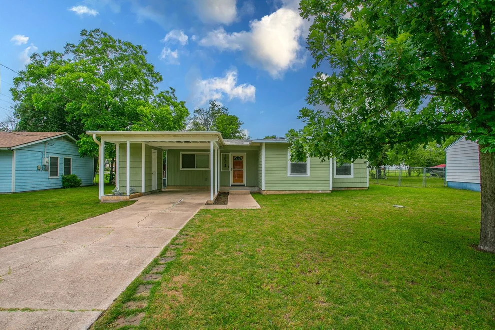 Unit for sale at 102 Circle DR, Belton, TX 76513