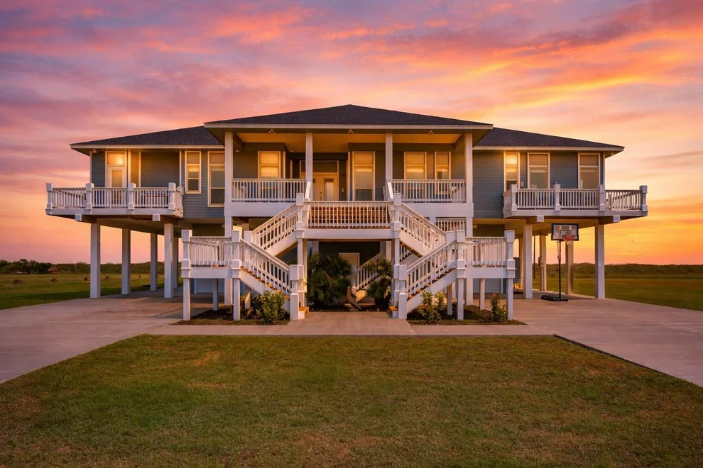 Unit for sale at 672 Villa DR, Crystal Beach, TX 77650