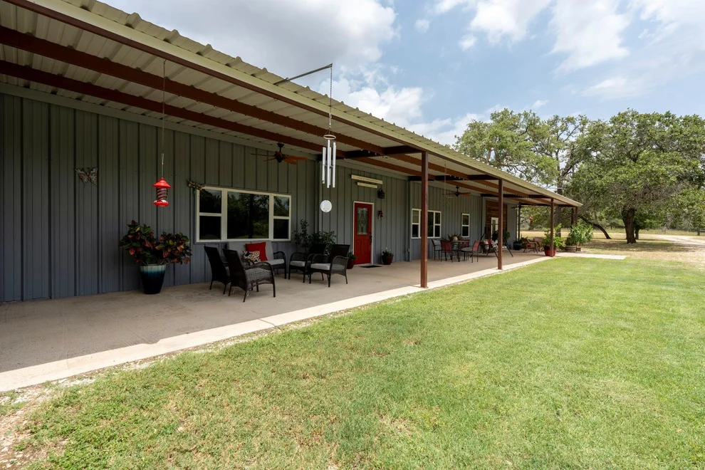 Unit for sale at 966 County Road 439 RD, Stockdale, TX 78160