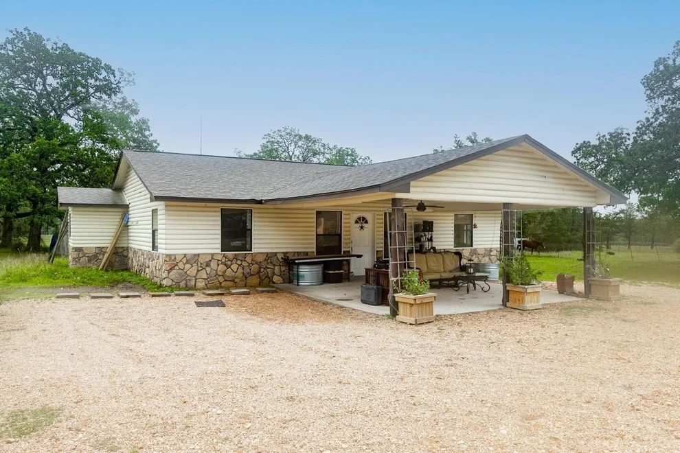 Unit for sale at 326 Zapalac RD, Smithville, TX 78957
