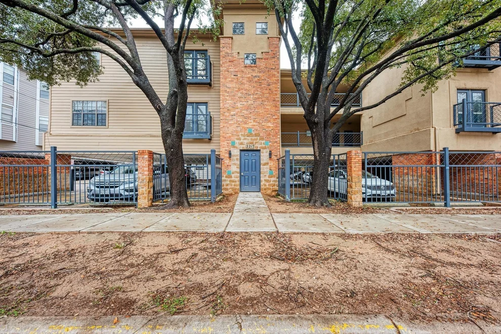 Unit for sale at 914 22 1/2 ST, Austin, TX 78705