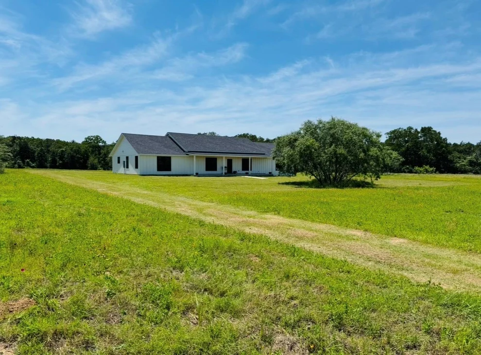 Unit for sale at 1300 Private Road 7037, Lexington, TX 78947