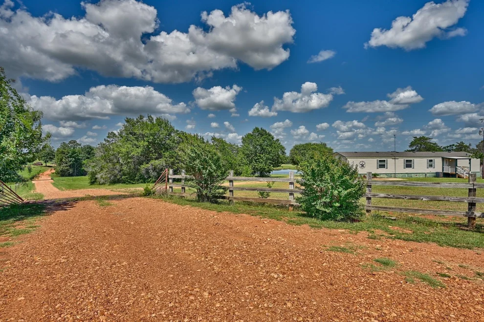 Unit for sale at 1368 County Road 207, Giddings, TX 78942