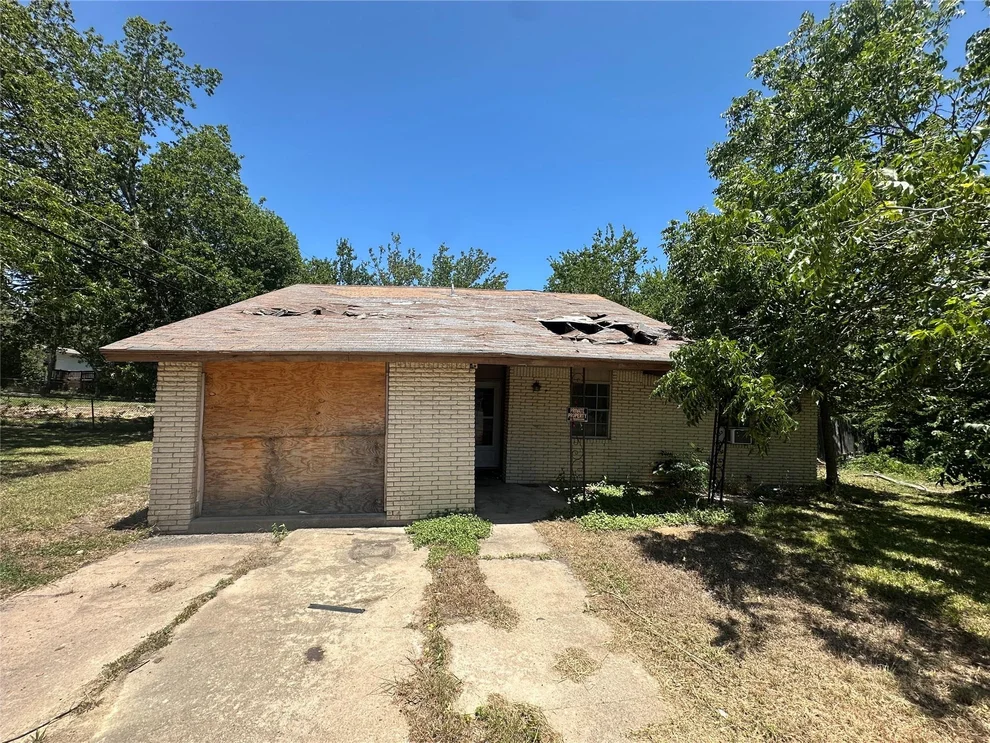 Unit for sale at 506 Forest CT, Taylor, TX 76574