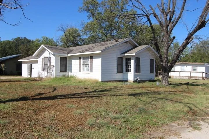 Unit for sale at 1102 Sunset ST, San Saba, TX 76877