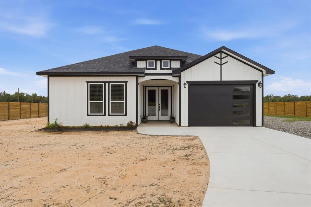 Unit for sale at 123 Los Robles RD, Elgin, TX 78621