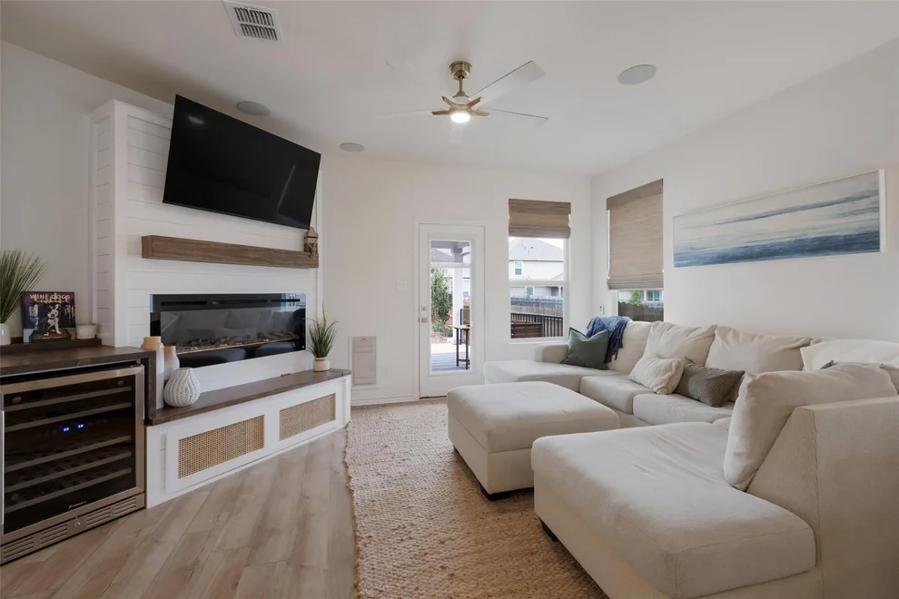 Unit for sale at 215 W Granite Shores DR, Boerne, TX 78006