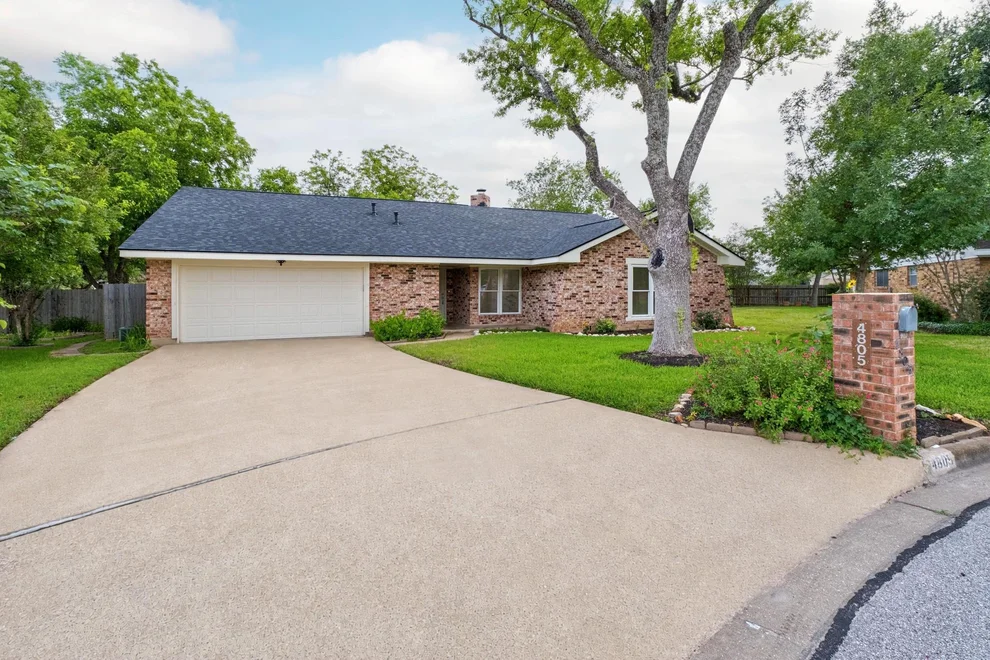 Unit for sale at 4805 Midoak CIR, Austin, TX 78749