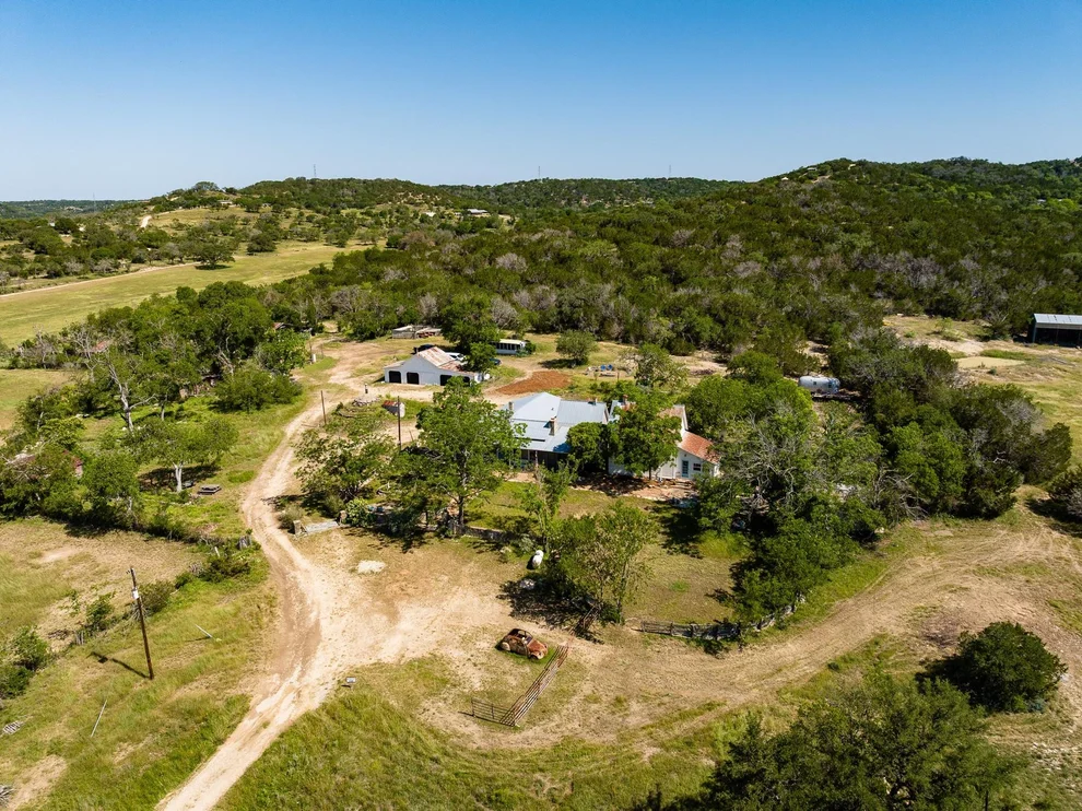 Unit for sale at 684 Stoneleigh RD, Center Point, TX 78010