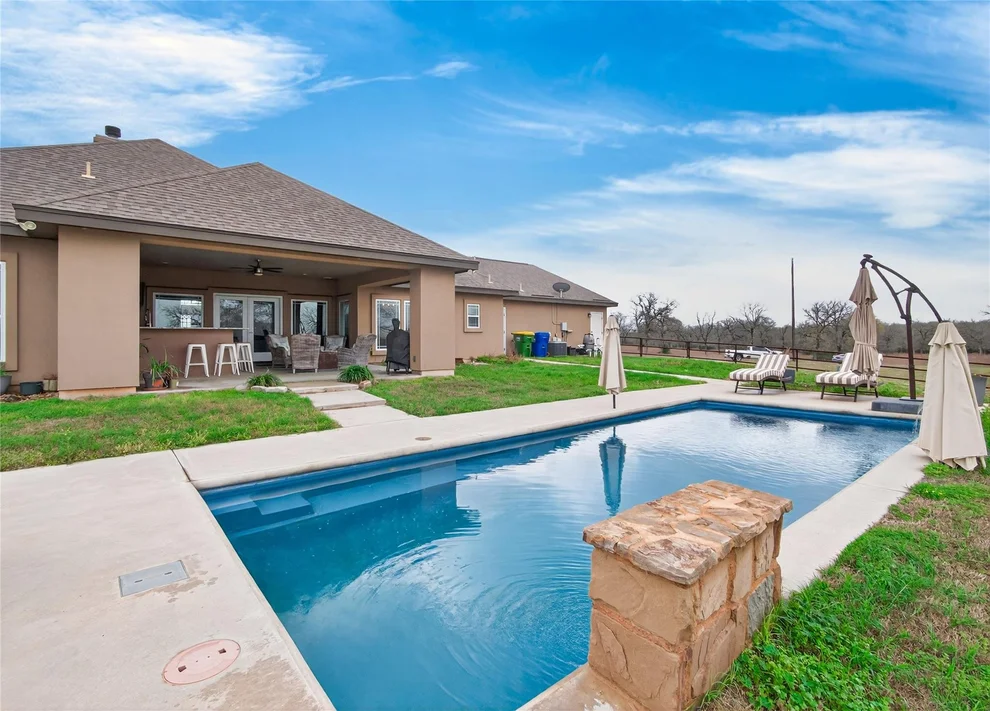 Unit for sale at 494 Flash CIR, Luling, TX 78648