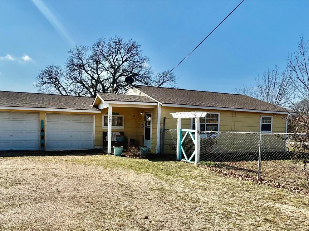 Unit for sale at 302 E Castlewood DR, Granite Shoals, TX 78654