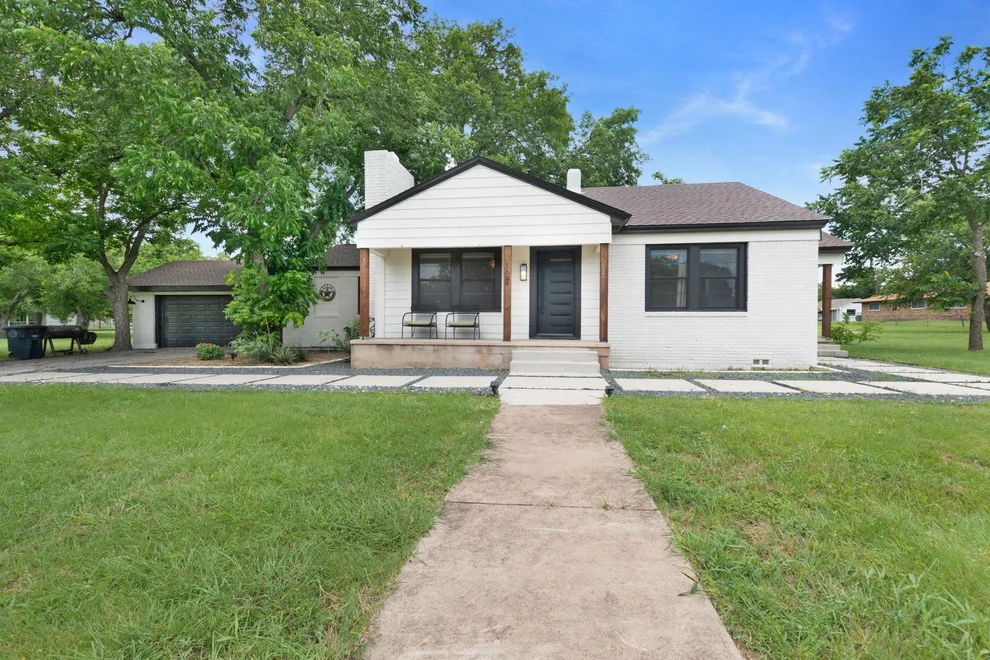 Unit for sale at 102 Elmo ST, Florence, TX 76527