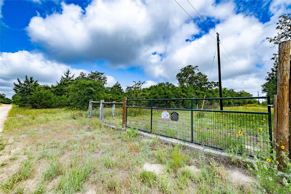 Unit for sale at 1202 Moonglow LN, Caldwell, TX 77836