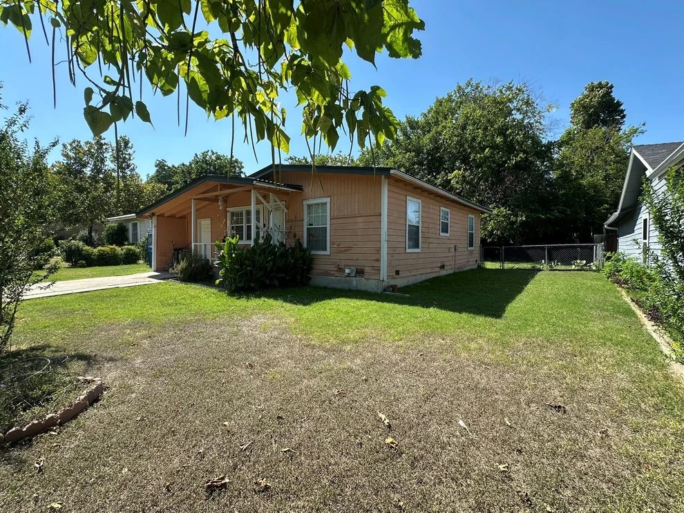 Unit for sale at 704 Otis ST, Taylor, TX 76574