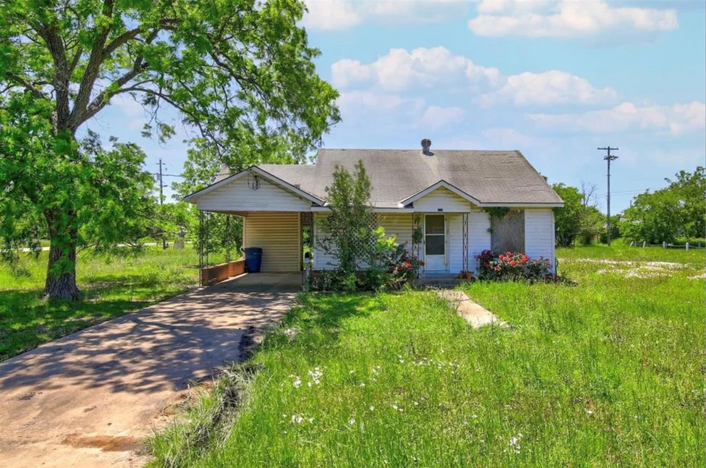 Unit for sale at 325 E Bell ST, Bartlett, TX 76511