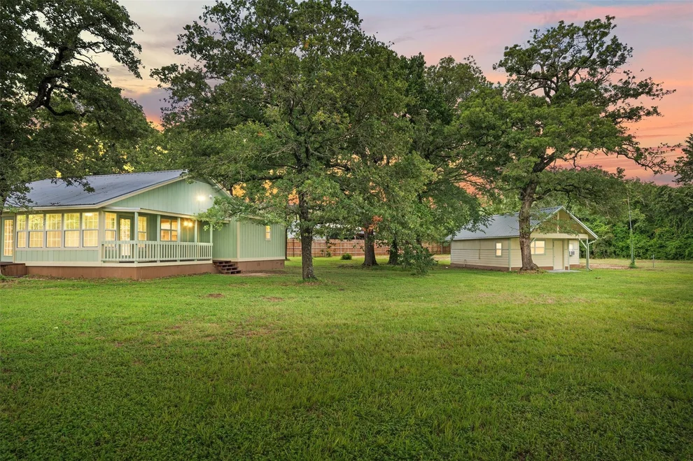 Unit for sale at 940 Perry LN, Thorndale, TX 76577