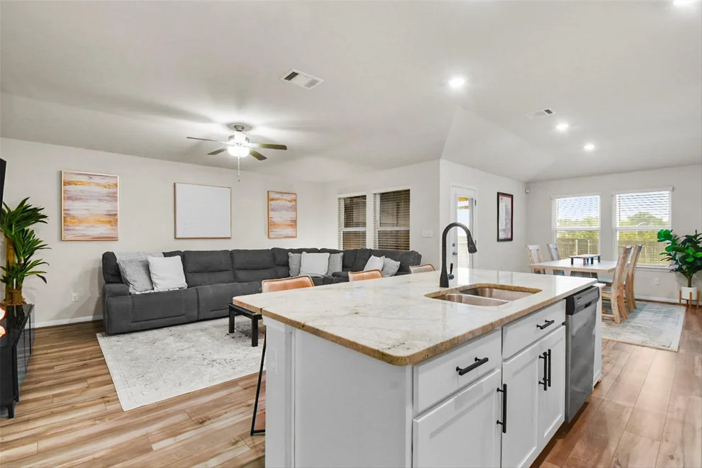Unit for sale at 801 Russet Rock DR, Austin, TX 78748