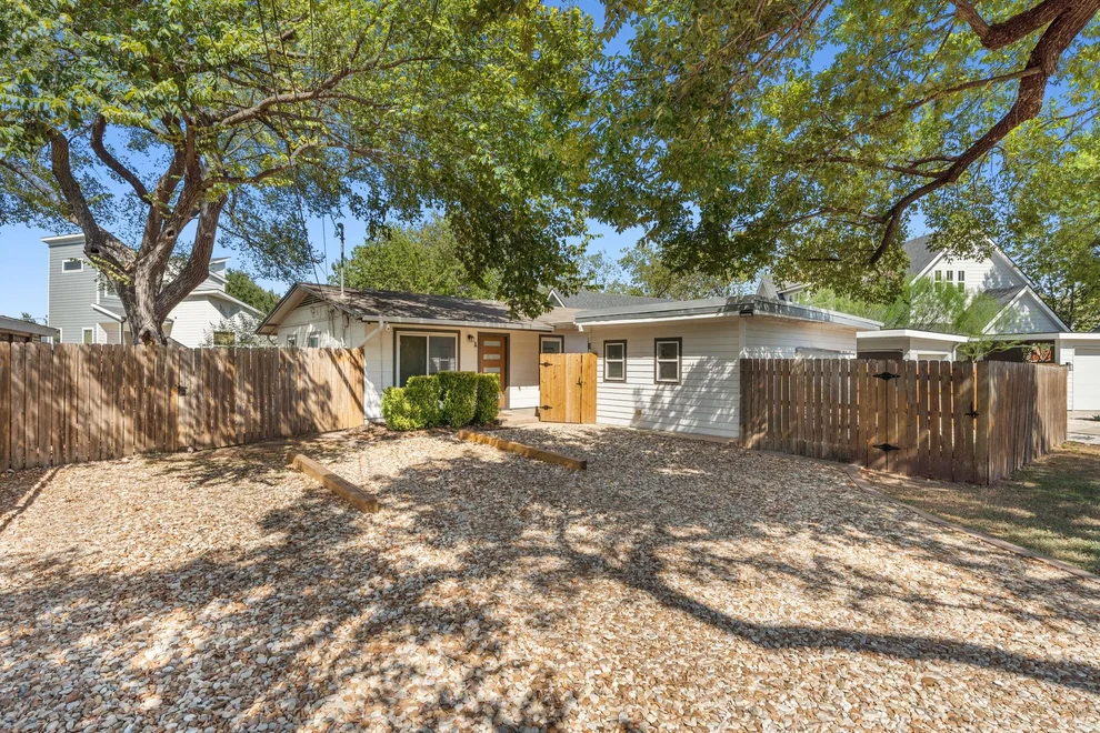 Photo of 904 Plateau Circle, Austin, TX 78745