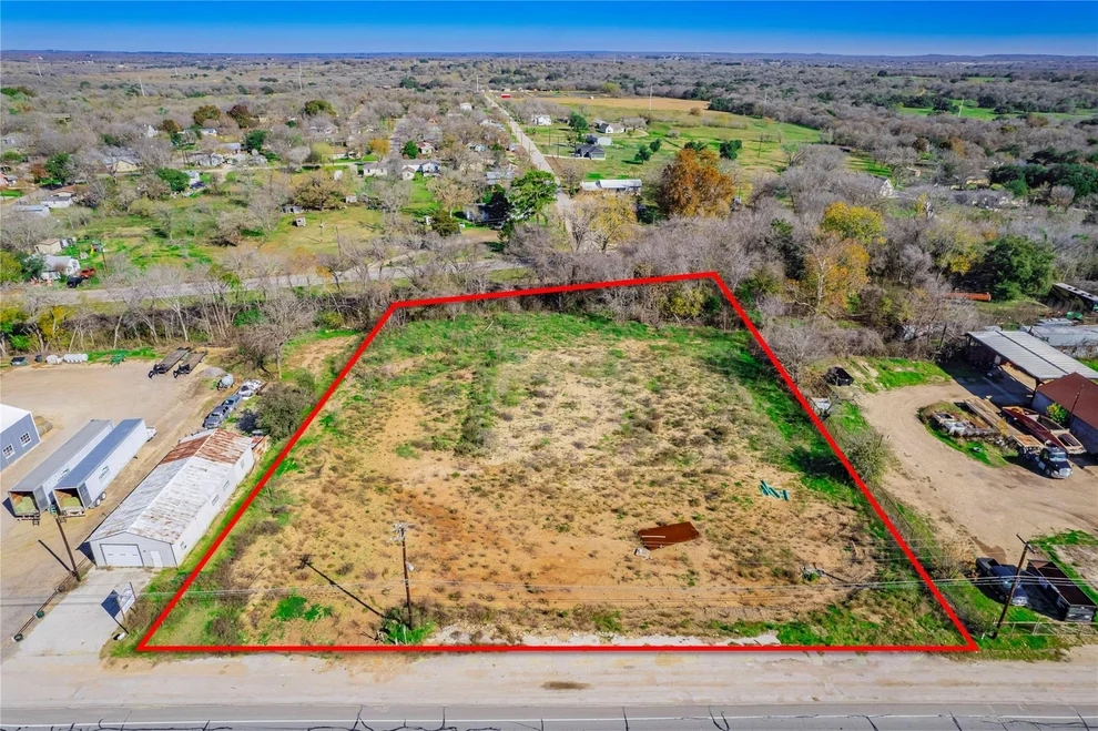 Unit for sale at 1561 E Pierce ST, Luling, TX 78648