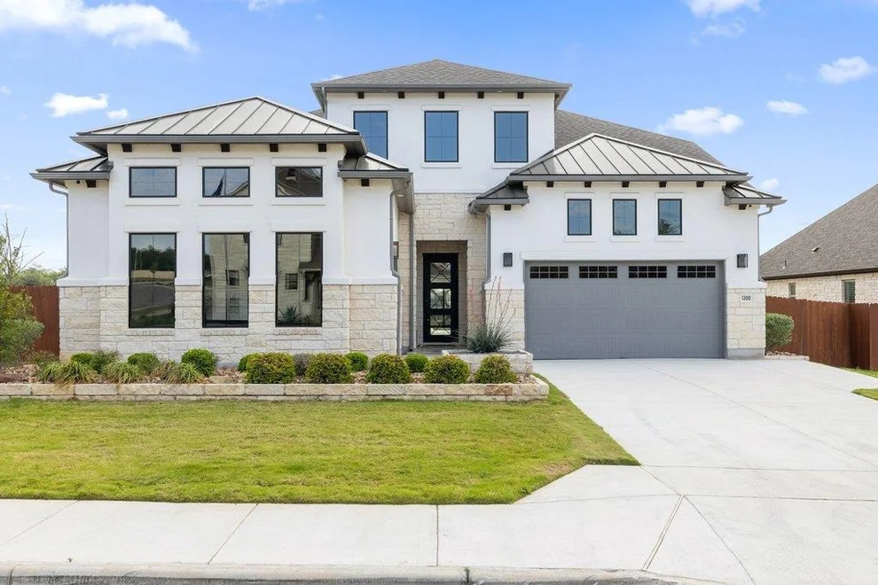 Unit for sale at 1300 Shelby LN, Georgetown, TX 78628