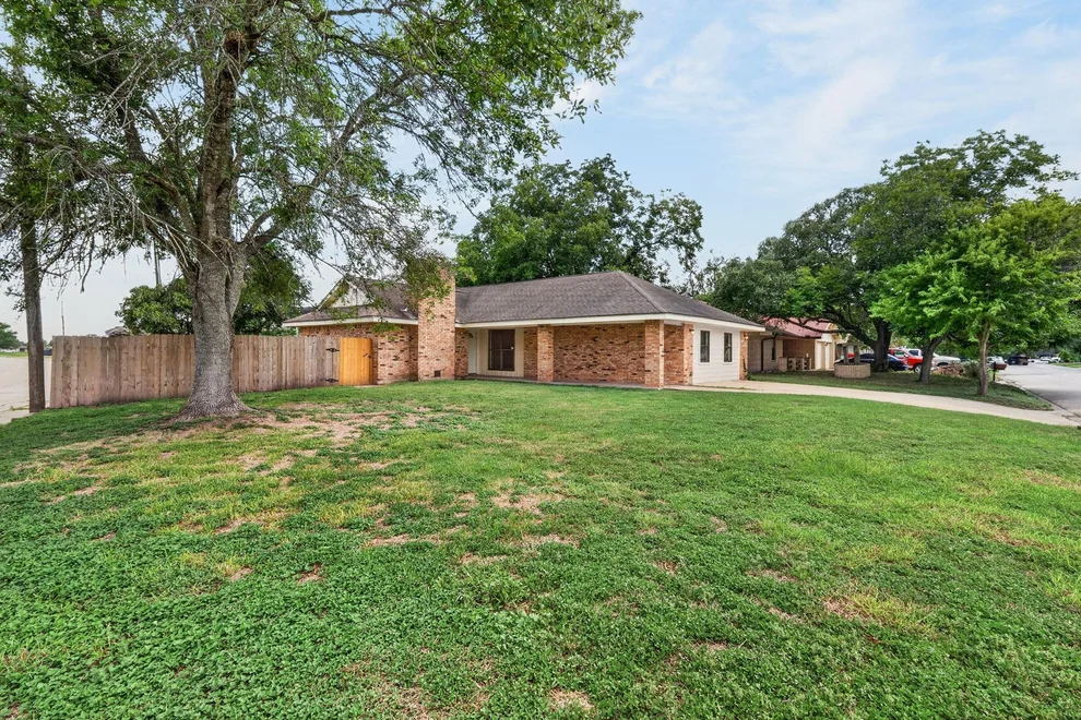 Unit for sale at 833 Ross CIR, Lockhart, TX 78644