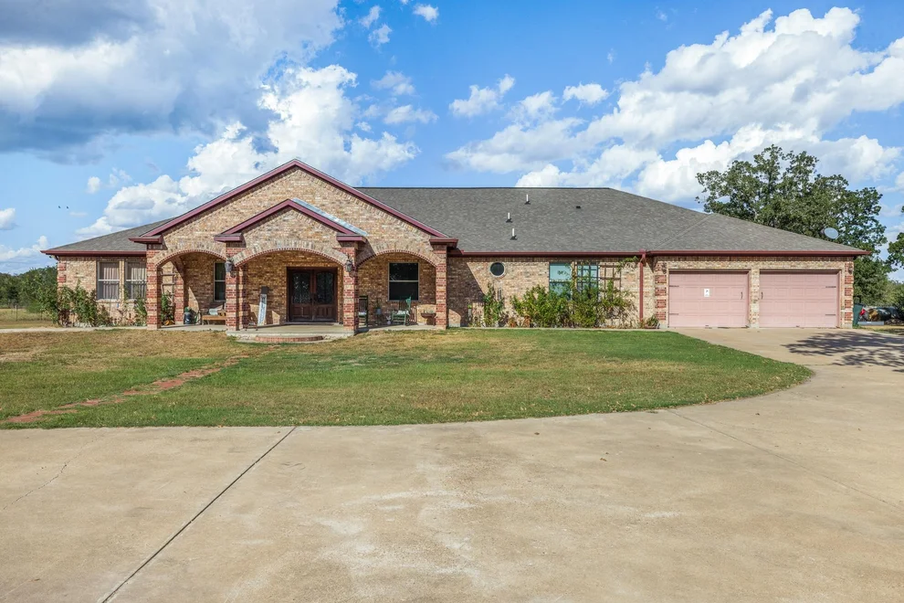 Unit for sale at 1102 Private Road 2332, Giddings, TX 78942