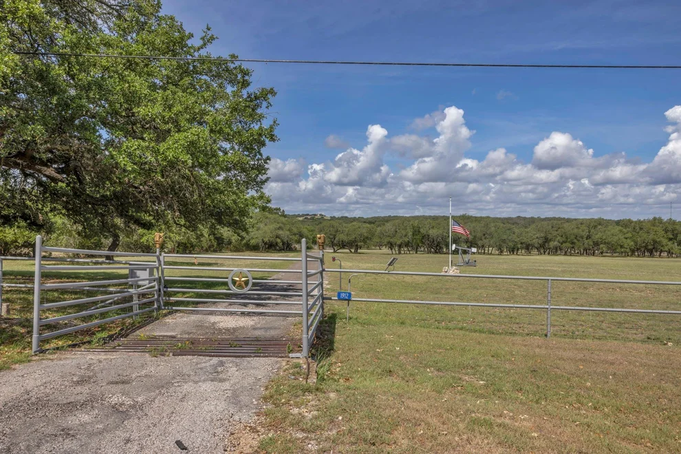 Unit for sale at 1912 S Us Highway 281 Highway, Johnson City, TX 78636