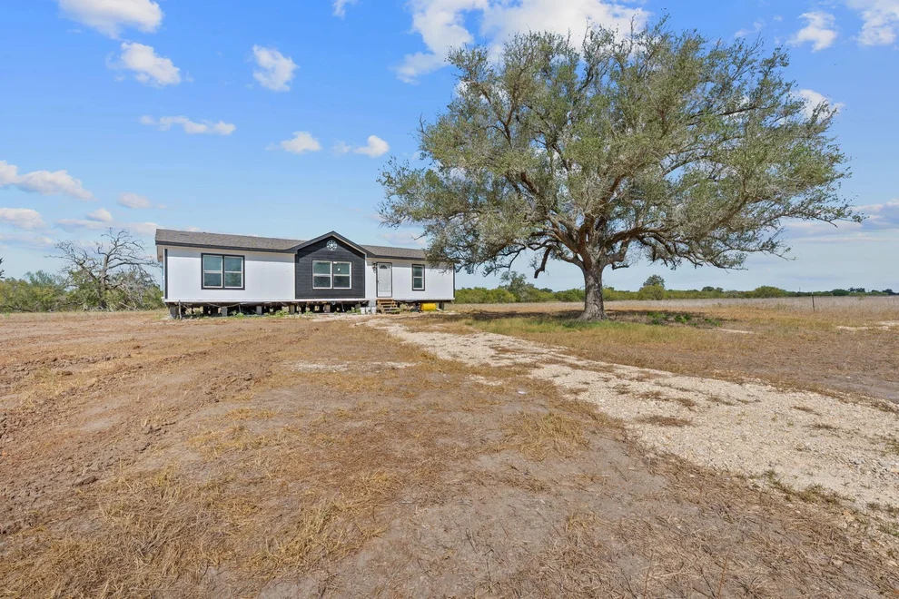 Unit for sale at 1177 County Road 402, Flatonia, TX 78941