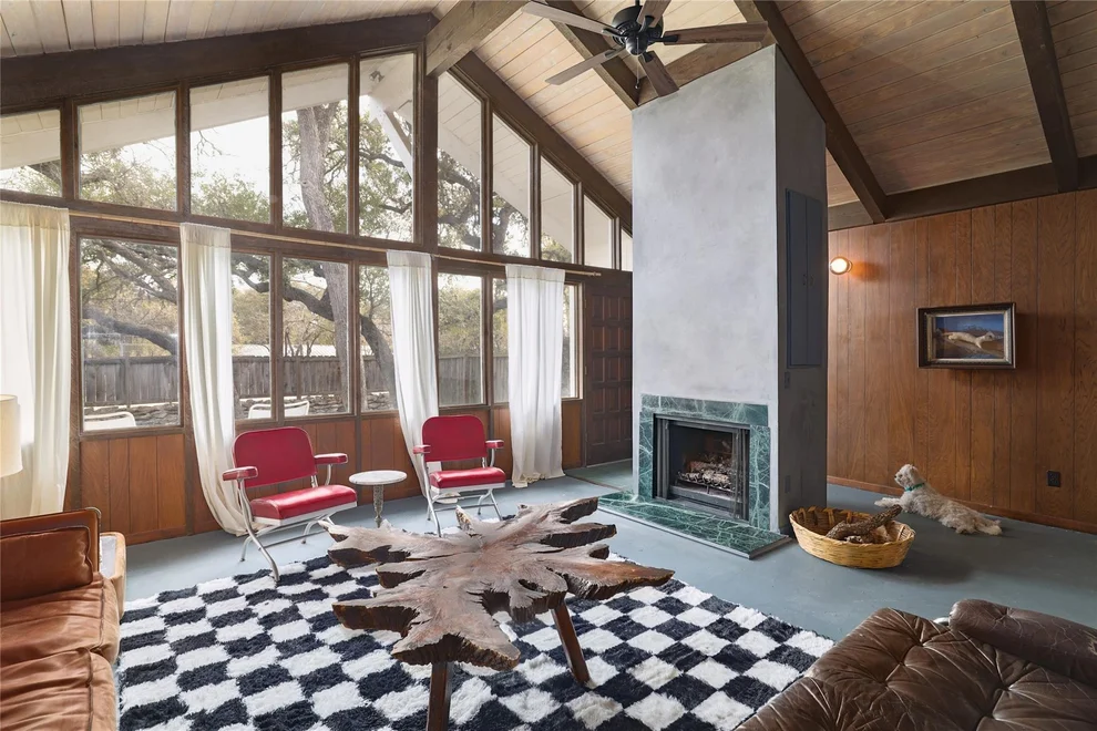 Unit for sale at 305 Reimer Ave, San Marcos, TX 78666