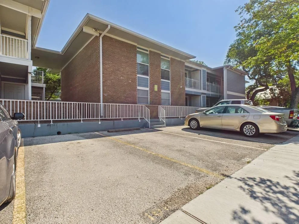 Unit for sale at 400 W 35th ST, Austin, TX 78705