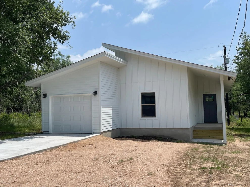 Unit for sale at 829 Pine LN, Cottonwood Shores, TX 78657