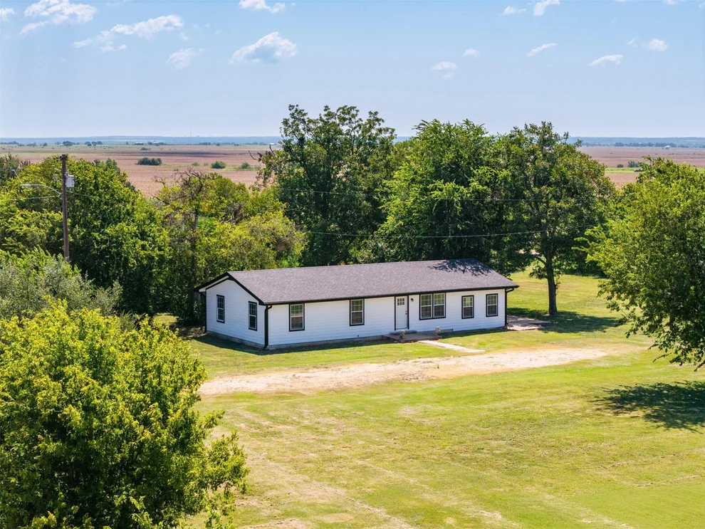 Unit for sale at 212 E Taylor ST, Thrall, TX 76578