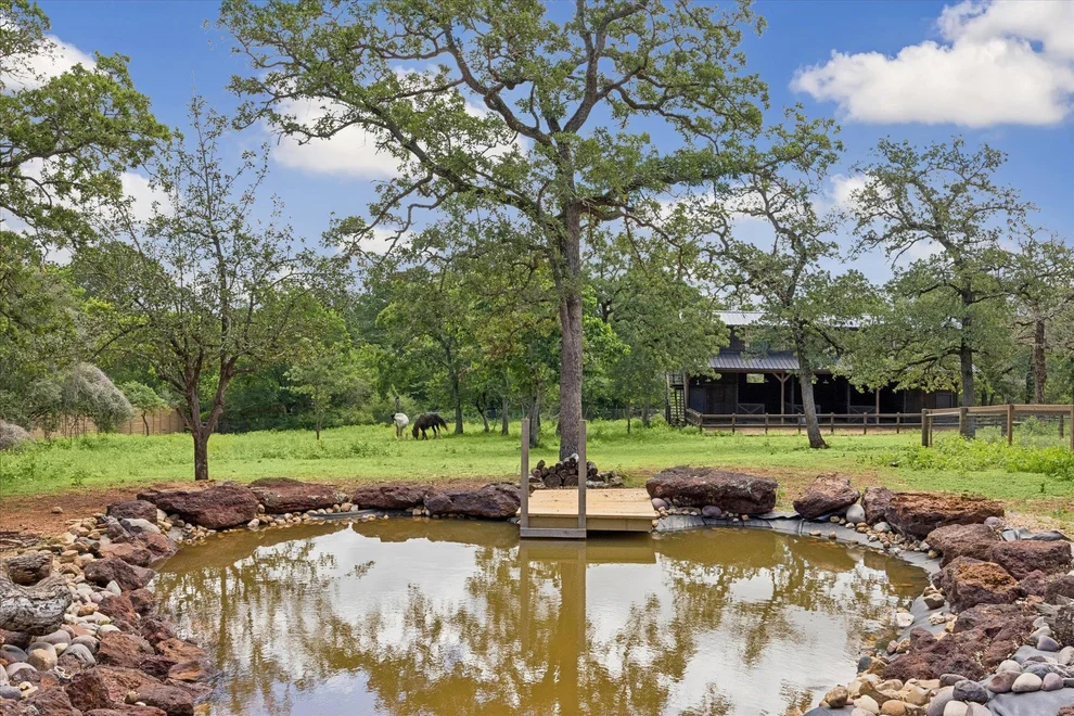 Unit for sale at 127 Marina RD, Smithville, TX 78957