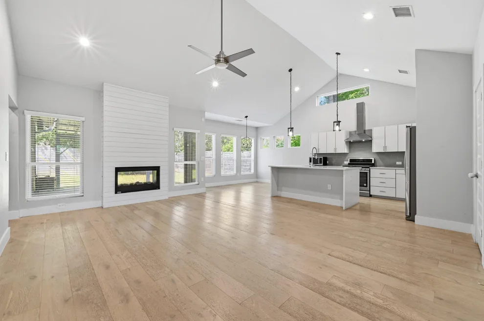 Unit for sale at 4207 Alexandria DR, Austin, TX 78749