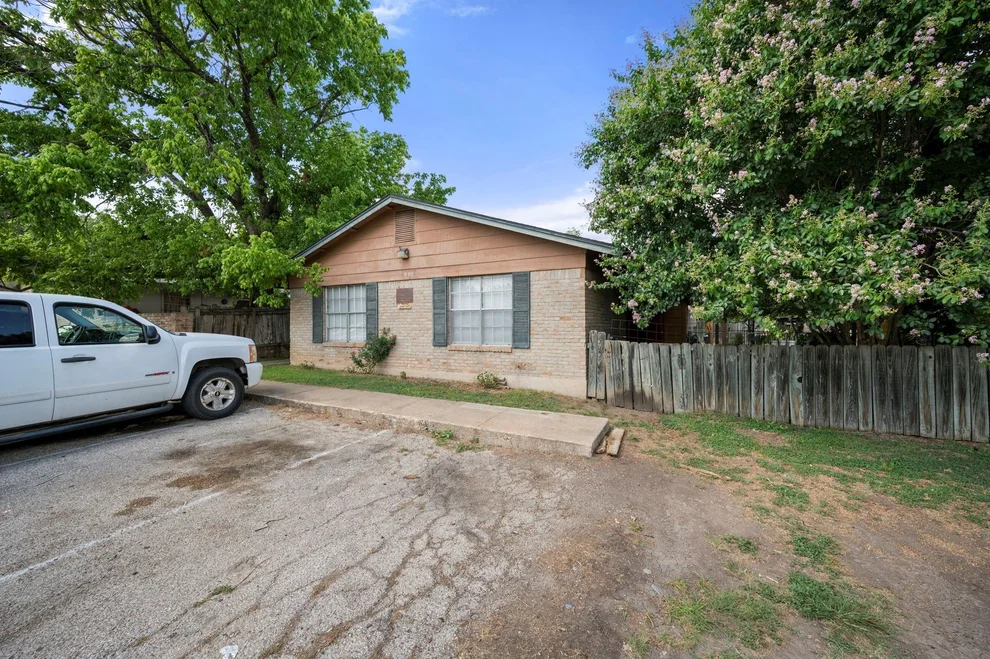 Unit for sale at 900 N Meadows DR, Austin, TX 78758