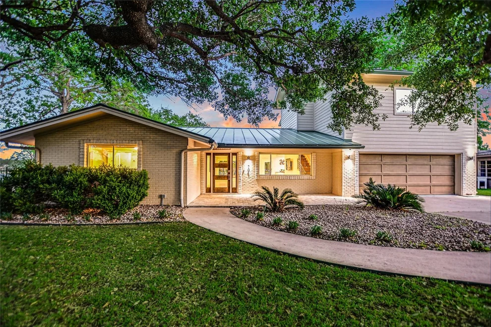Unit for sale at 1704 Bluebonnet LN, Kingsland, TX 78639
