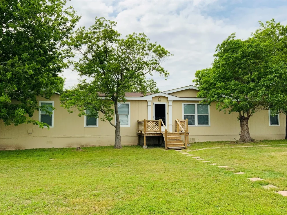 Unit for sale at 525 South Chambers ST, Giddings, TX 78942
