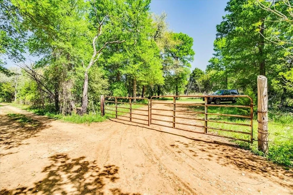 Unit for sale at 497 Mount Pleasant RD, Cedar Creek, TX 78612