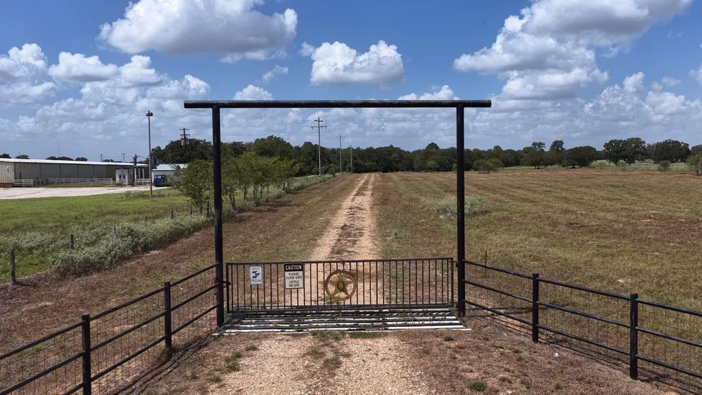 Unit for sale at 2496 Highway 304, Smithville, TX 78957
