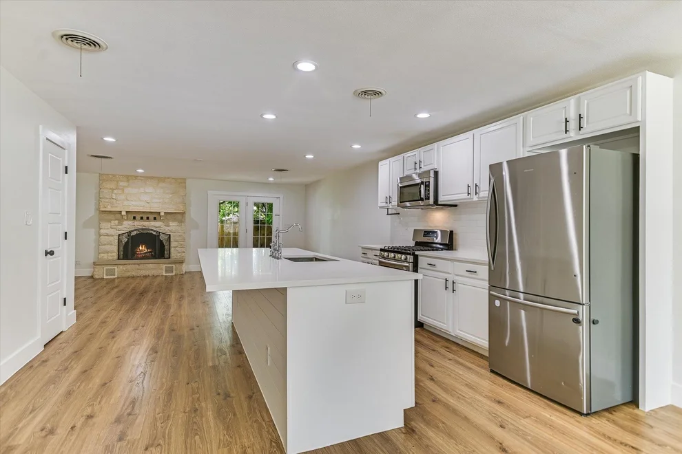 Unit for sale at 556 E 19th ST, Georgetown, TX 78626