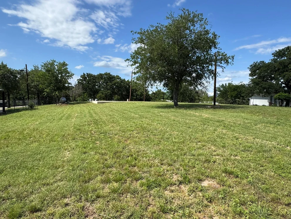 Unit for sale at 670 Beaver ST, Tow, TX 78672