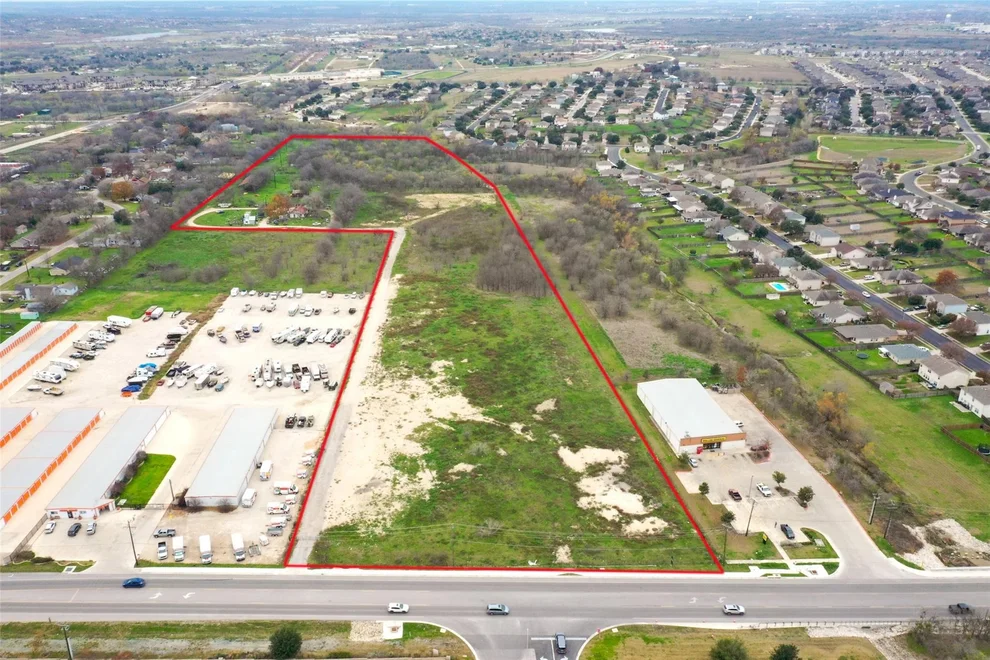 Unit for sale at 940 Windy Hill RD, Kyle, TX 78640
