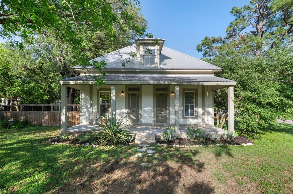 Unit for sale at 301 N Avenue F, Elgin, TX 78621