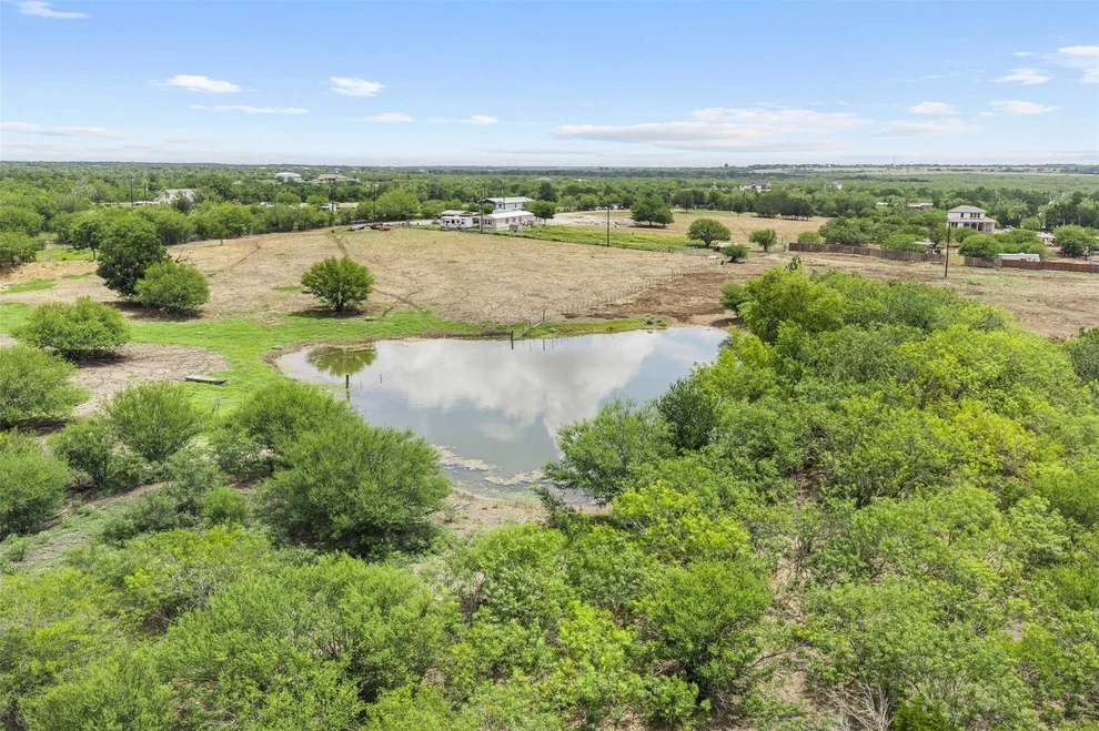 Unit for sale at 3315 Dry Creek RD, Lockhart, TX 78644
