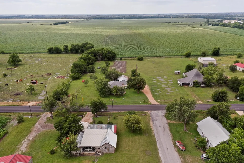 Unit for sale at 711 E Clark ST, Bartlett, TX 76511