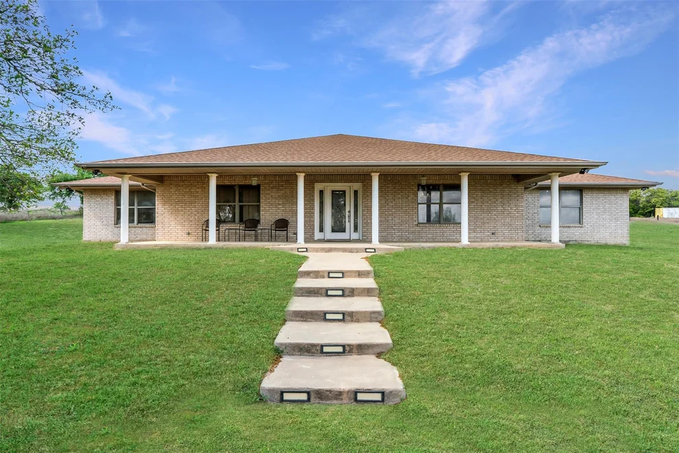 Unit for sale at 640 W F Ave, Milano, TX 76556