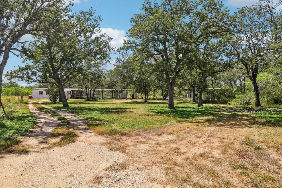 Unit for sale at 716 W County Road 109 RD, Leesville, TX 78122
