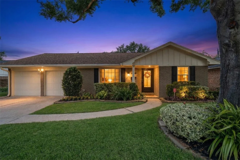 Unit for sale at 2523 Droxford DR, Houston, TX 77008