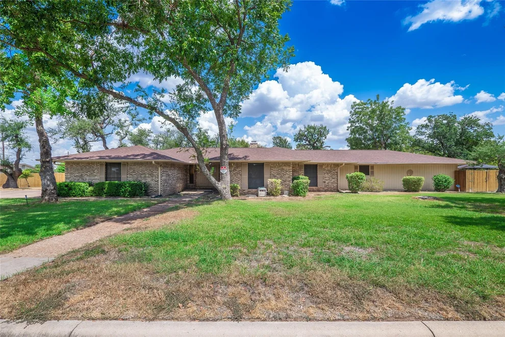 Unit for sale at 1702 Lone Oak DR, Leander, TX 78641